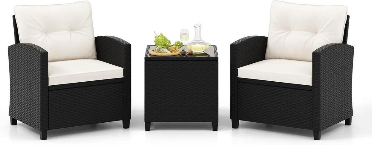 Set Mobili da Giardino in Rattan Bianco con Tavolino in Vetro e 2 Poltrone, Cuscini Rimovibili
