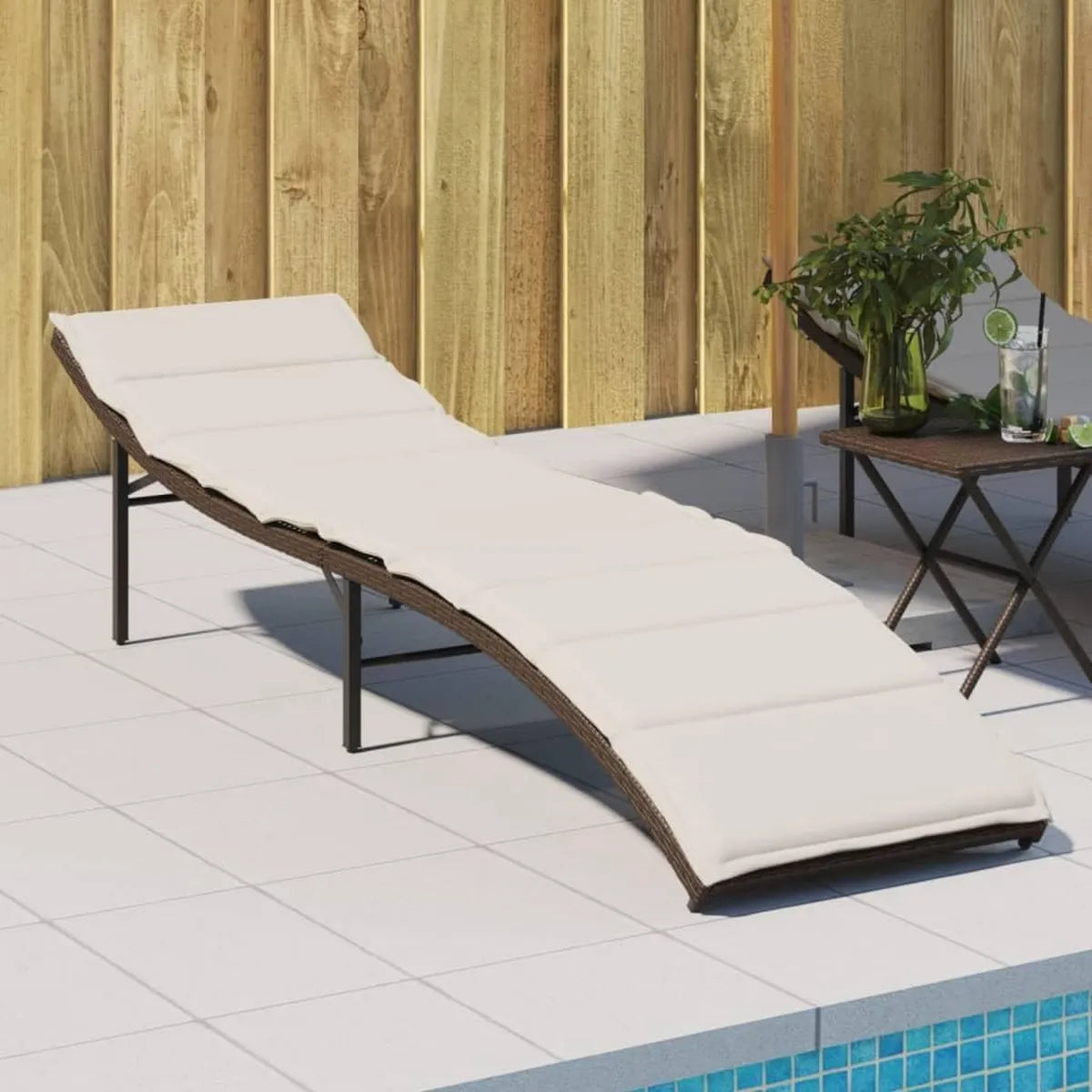 Lettino Prendisole in Rattan con Cuscino, Marrone, 55x199x50 cm per Giardino e Piscina