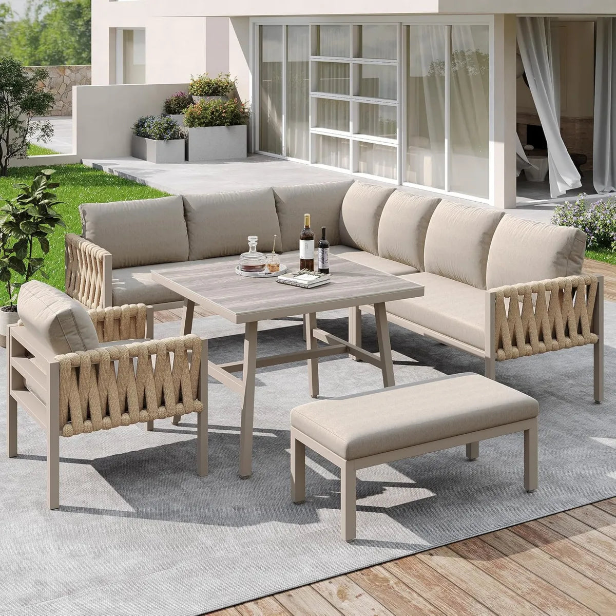 Set arredo giardino in ferro zincato con divano angolare e tavolino in vetro, cuscini beige inclusi
