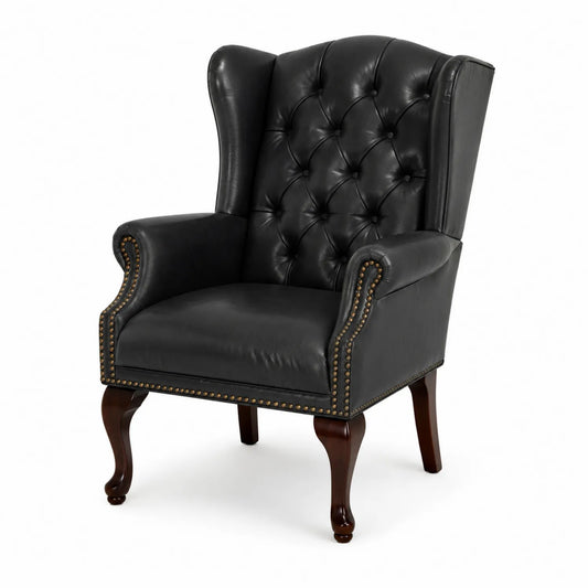 Poltrona in Pelle Nera con Schienale Alto e Gambe in Legno